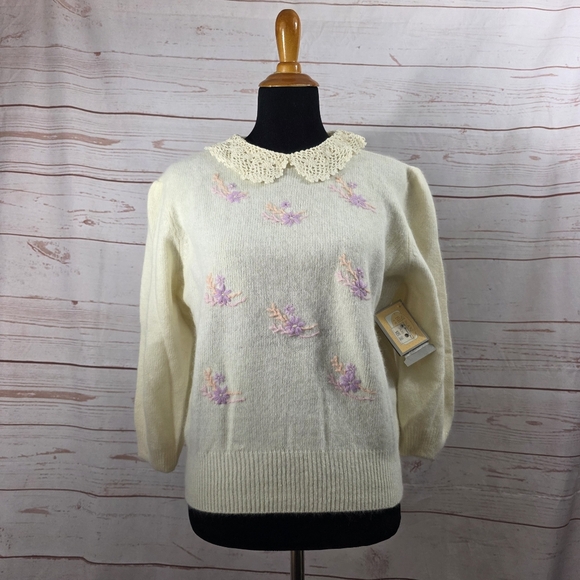 Vtg NWT Susan Bristol White Crewneck Floral Lambswool & Angora Rabbit Sweater - Picture 1 of 15